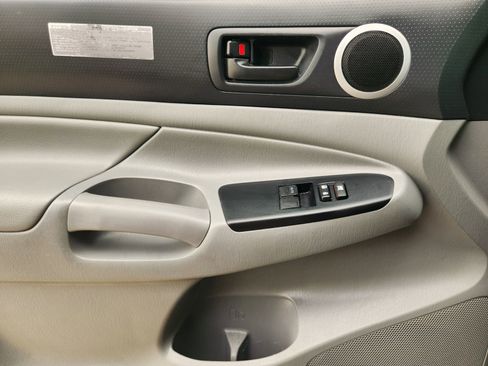 Used 2015 Toyota Tacoma 4x4 Access Cab V6 w/ TRD Off-Road Package image 24