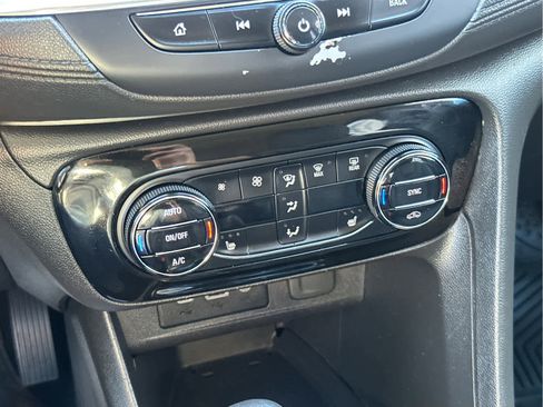 Used 2021 Buick Encore GX Select image 34