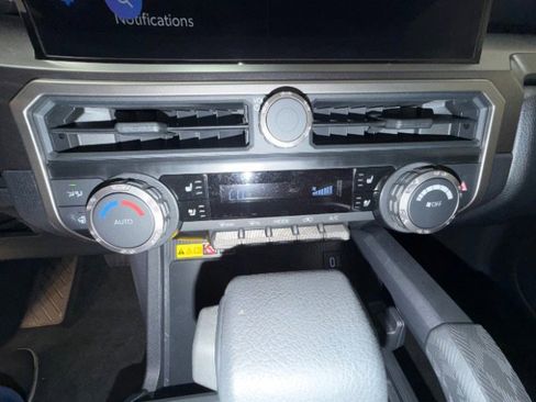 Used 2025 Toyota 4Runner TRD Off-Road Premium AWD/4WD image 19