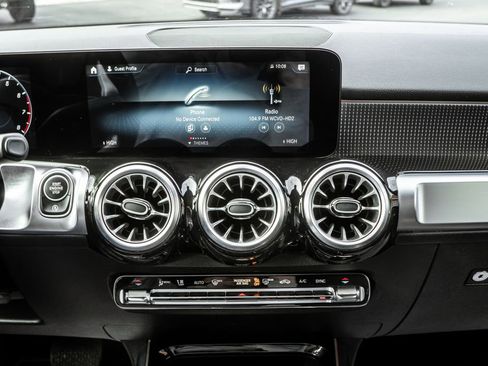 Used 2022 Mercedes-Benz GLB 250 4MATIC w/ Premium Package Lite image 17