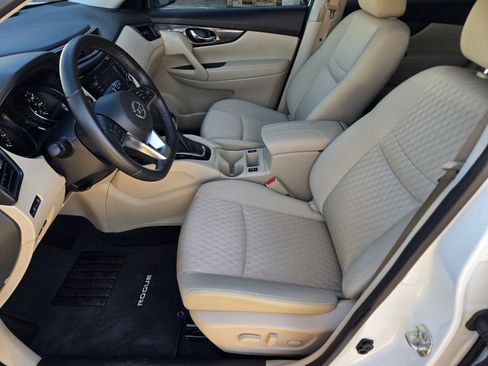 Used 2020 Nissan Rogue SV w/ Premium Package image 13