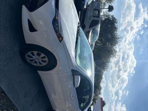 Used 2018 Toyota Corolla L image 2