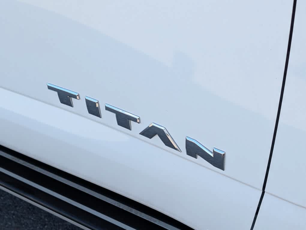 Used 2017 Nissan Titan SV AWD/4WD image 11