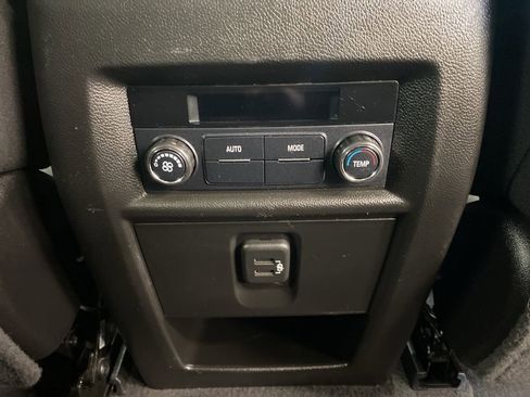 Used 2018 Chevrolet Traverse LT FWD image 17