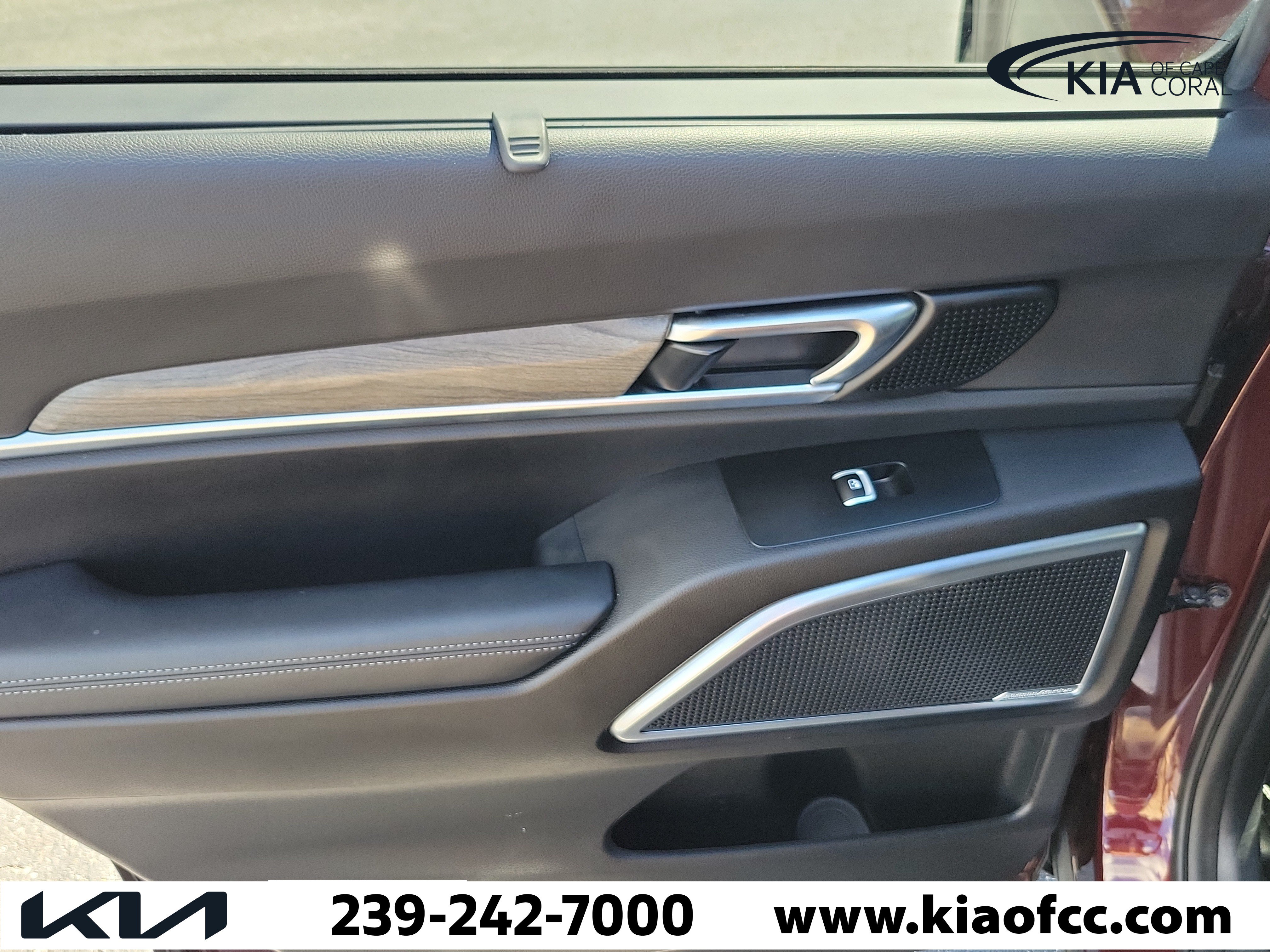 Used 2021 Kia Telluride SX w/ Towing Package FWD image 17