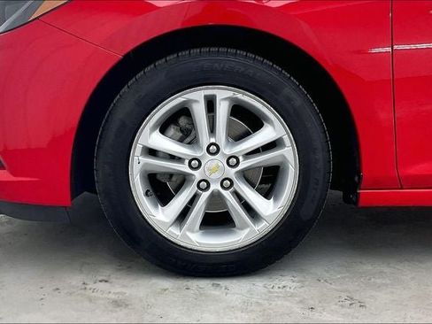 Used 2017 Chevrolet Cruze LT w/ Convenience Package FWD image 10