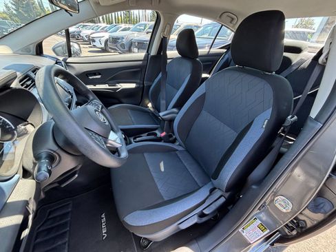 Used 2025 Nissan Versa SV FWD image 34