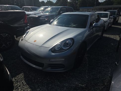 Used 2015 Porsche Panamera 4 AWD/4WD image 1