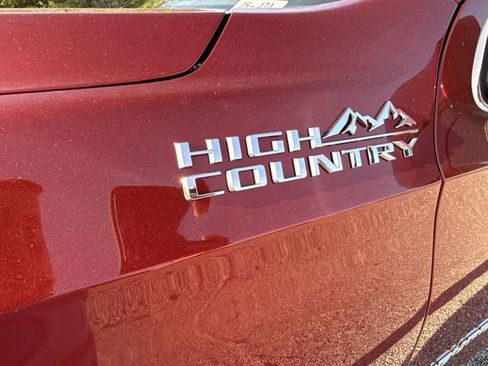 New 2025 Chevrolet Suburban High Country AWD/4WD image 34