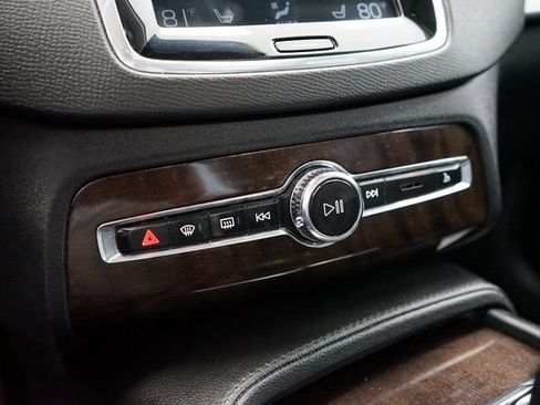 Used 2019 Volvo XC90 T5 Momentum w/ Protection Package image 40