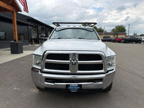 Used 2018 RAM 3500 Tradesman w/ Chrome Appearance Group AWD/4WD image 2