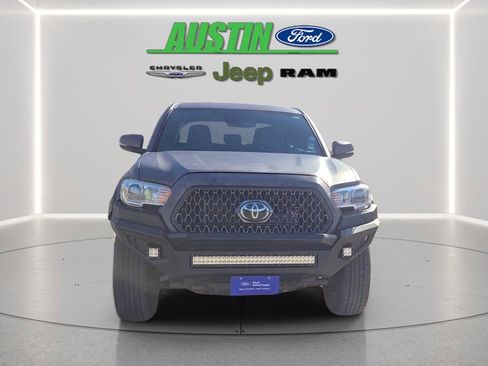 Used 2018 Toyota Tacoma TRD Off-Road w/ Technology Package image 15