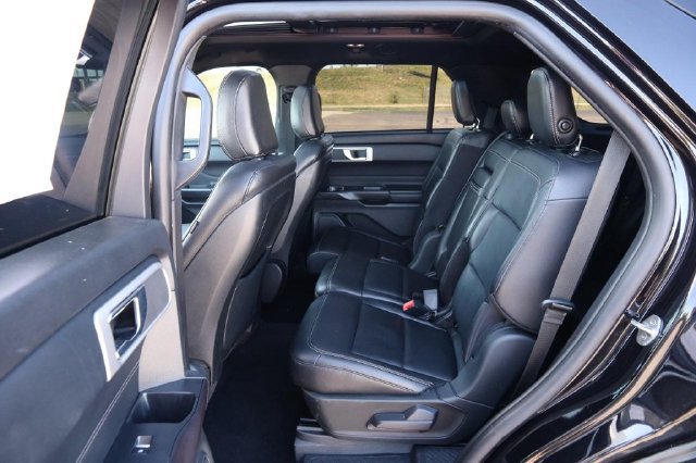Used 2020 Ford Explorer XLT w/ Equipment Group 202A AWD/4WD image 10