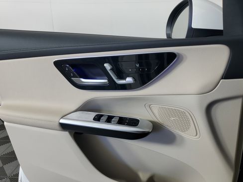 Used 2023 Mercedes-Benz GLC 300 image 27
