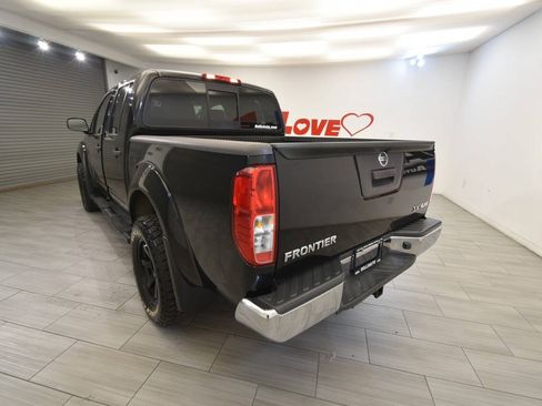 Used 2018 Nissan Frontier SV AWD/4WD image 3