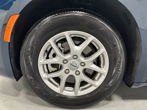 Used 2023 Chrysler Pacifica Touring-L image 62