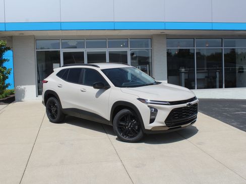 New 2026 Chevrolet Trax ACTIV w/ Driver Confidence Package FWD image 2