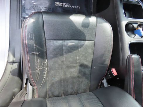 Used 2016 Dodge Grand Caravan R/T FWD image 44
