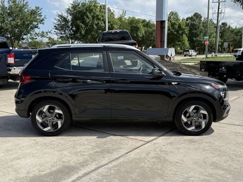 Used 2025 Hyundai Venue SEL FWD image 3