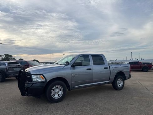 Used 2020 RAM 1500 4x4 Crew Cab Classic image 10