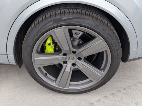 Certified 2025 Porsche Cayenne Turbo image 30