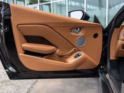 Used 2020 Aston Martin V8 Vantage Coupe RWD image 38