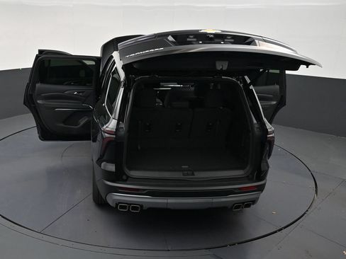 Used 2025 Chevrolet Traverse LT FWD image 31