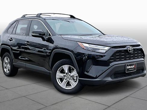 Used 2025 Toyota RAV4 XLE image 2