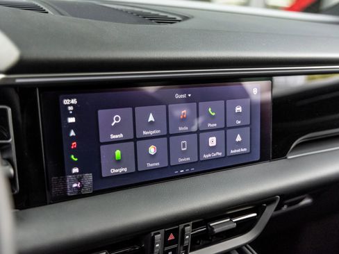 Certified 2025 Porsche Macan Electric image 25