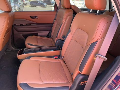 Certified 2023 Nissan Pathfinder Platinum w/ Black Appearance Package AWD/4WD image 8