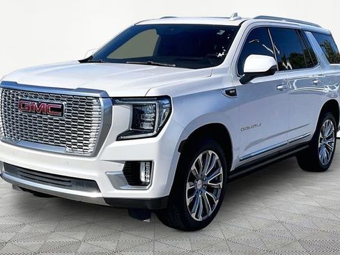Used 2022 GMC Yukon Denali w/ Denali Premium Package image 3
