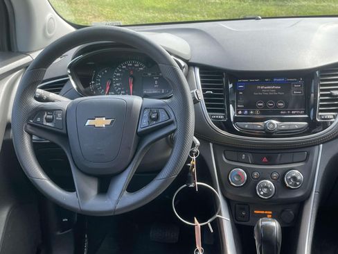 Used 2022 Chevrolet Trax LS w/ Tint and Cruise Package FWD image 11