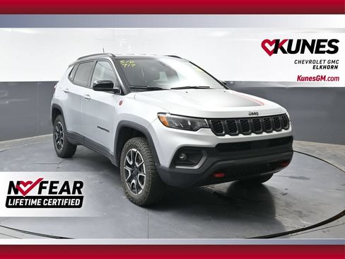 Used 2025 Jeep Compass Trailhawk AWD/4WD image 1