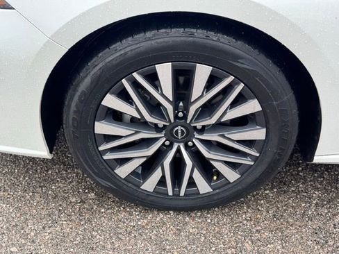 Used 2024 Nissan Altima 2.5 SV image 7