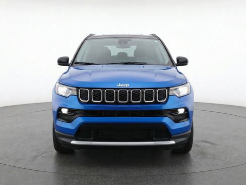 Used 2025 Jeep Compass Limited image 2