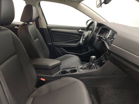 Used 2019 Volkswagen Jetta SE w/ Cold Weather Package FWD image 21