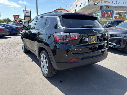 Used 2024 Jeep Compass Latitude AWD/4WD image 5