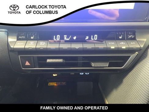 Used 2025 Toyota Camry SE w/ Convenience Package FWD image 26