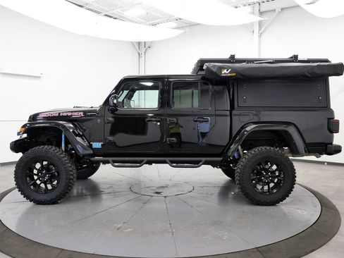 Used 2022 Jeep Gladiator Overland AWD/4WD image 4