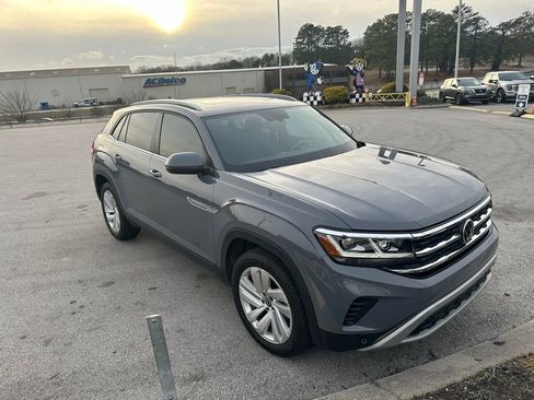 Used 2022 Volkswagen Atlas Cross Sport SE image 1
