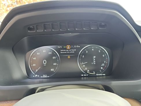 Used 2022 Volvo XC90 T6 Momentum w/ Climate Package image 19