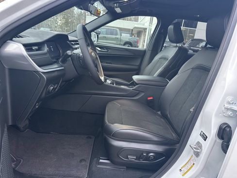 New 2025 Jeep Grand Cherokee Altitude AWD/4WD image 11
