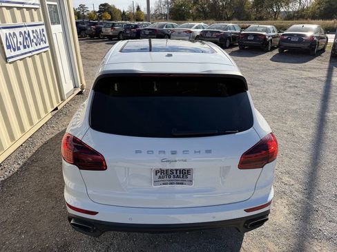 Used 2017 Porsche Cayenne Platinum Edition image 7