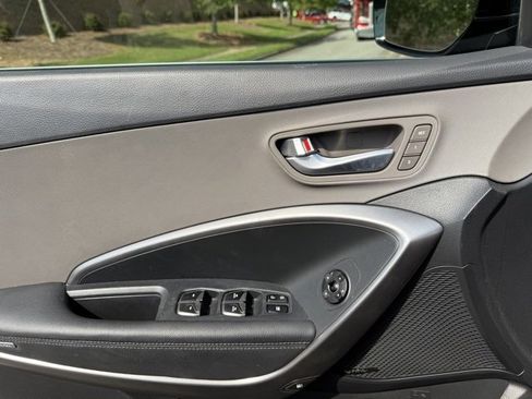 Used 2018 Hyundai Santa Fe Limited image 14