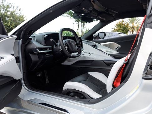 Used 2021 Chevrolet Corvette Stingray Preferred Cpe w/ Z51 Performance Package RWD image 9