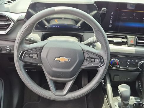Used 2025 Chevrolet TrailBlazer LT AWD/4WD image 23