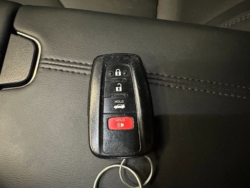 Used 2020 Toyota Avalon XLE w/ Moonroof Package image 16