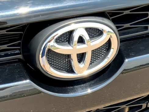 Used 2018 Toyota 4Runner SR5 Premium AWD/4WD image 31