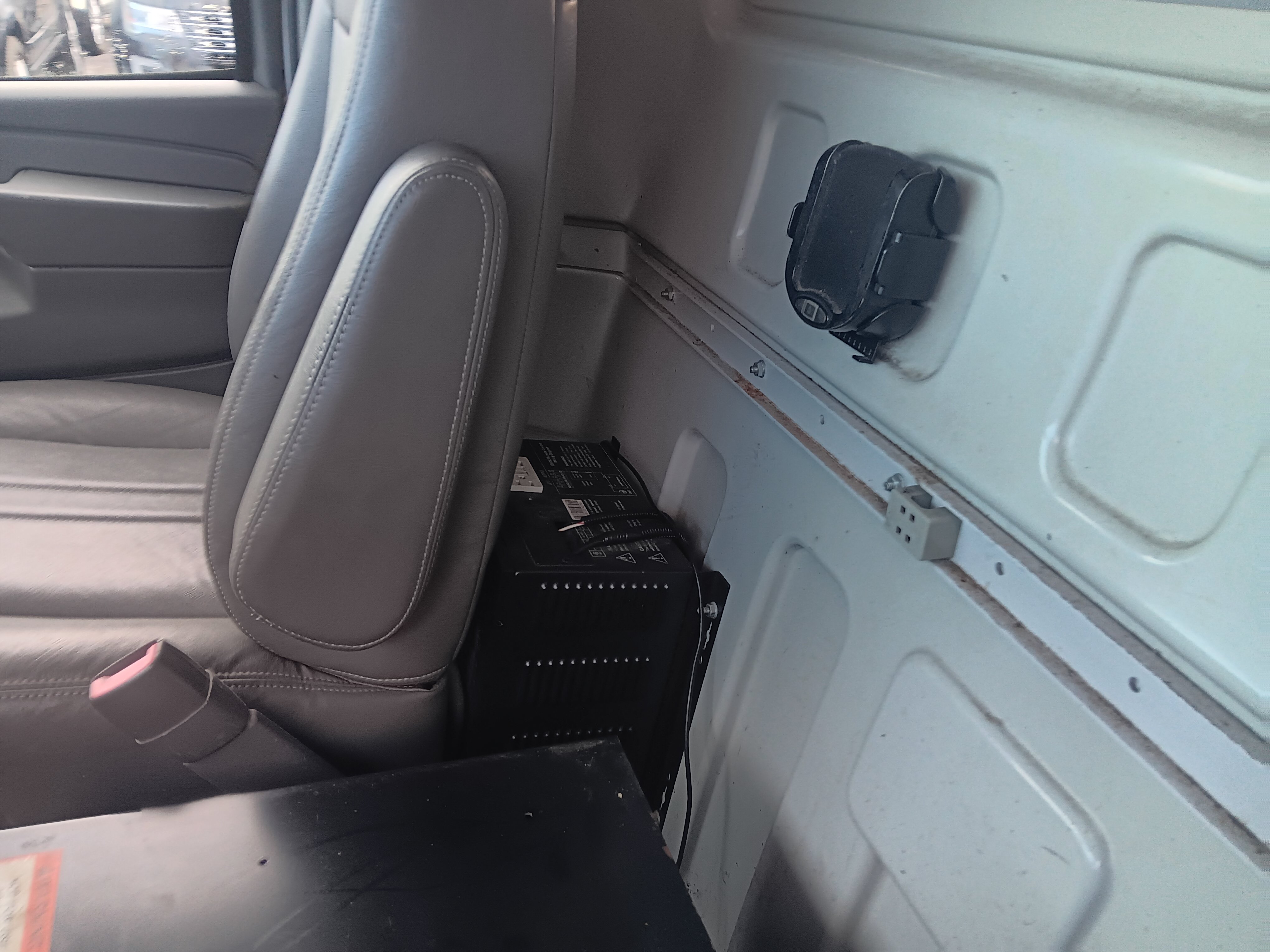 Used 2014 Chevrolet Express 2500 RWD image 12