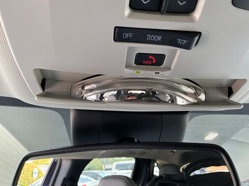 Used 2026 Toyota Sienna XLE FWD image 21